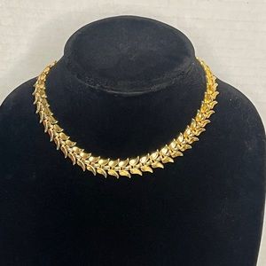 Trifari signed Gold tone leaf necklace